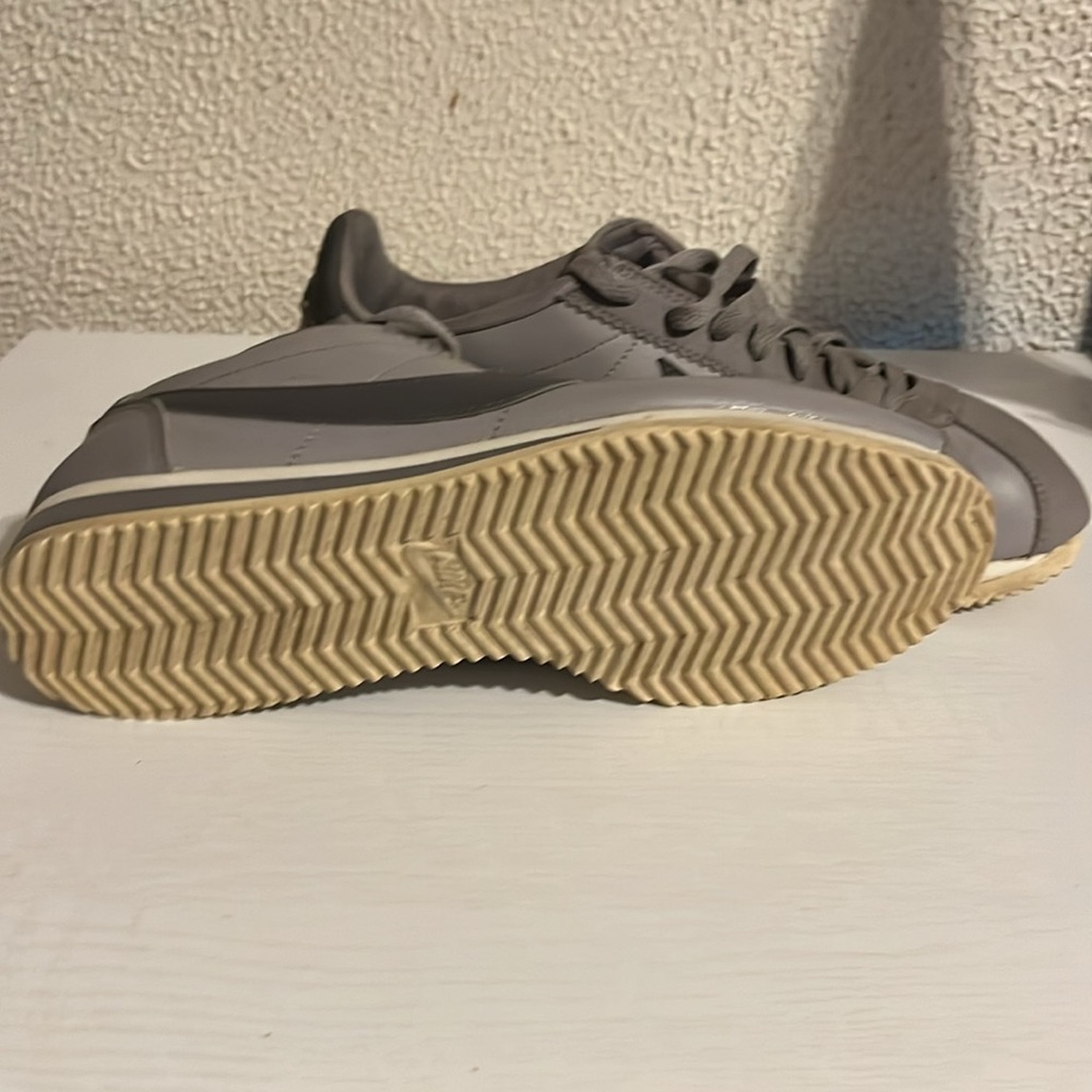 2017 Nike cortez size 10 - Picture 4 of 5